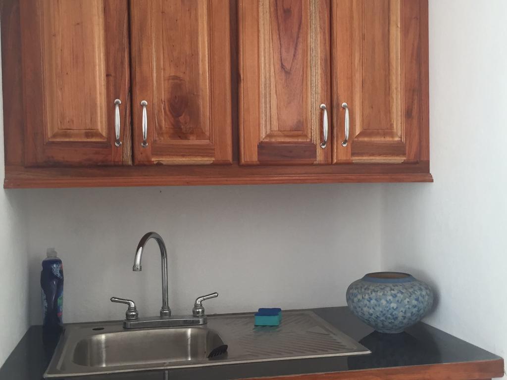 Ancella'S Garden Apartment-Beach-5Min Drive, 1 Hr Montego Bay, 25 Mins Ocho Rios, Continental Breakfast Runaway Bay Eksteriør bilde
